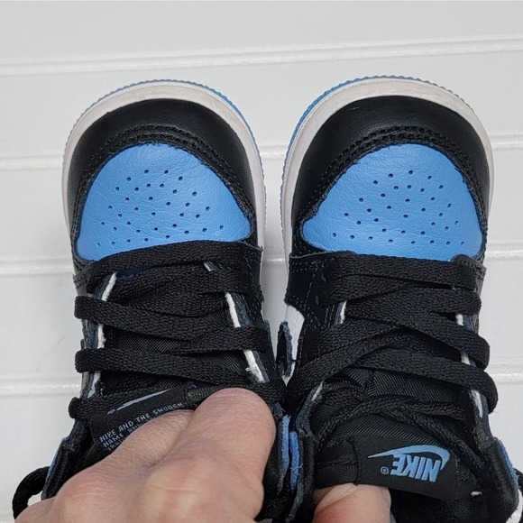 Nike Air Jordan 1 Retro High OG UNC Toe (TD) Sneakers - Picture 7 of 11